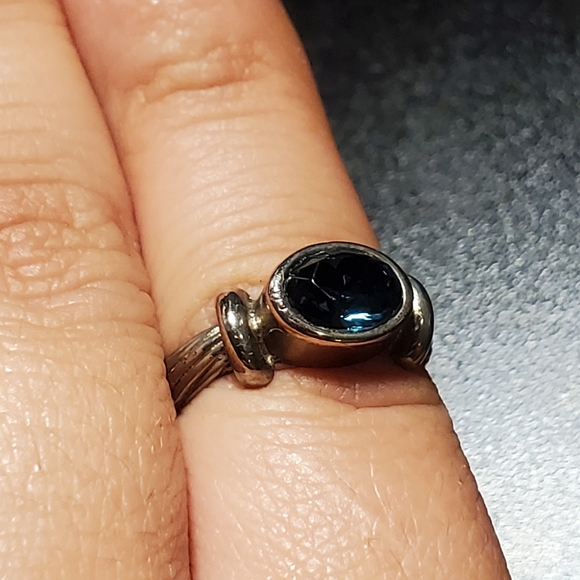 Blue Stone ring with two toned shank - Picture 13 of 14